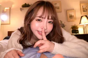 Người phụ nữ lớn tuổi đó lại hẹn gặp tôi lần nữa. Đêm qua cô ấy rất chín chắn. Cô ấy mặc một chiếc váy da và tất đen. Cô ấy tạo dáng chụp ảnh và vén váy lên để đụ cái mông to của cô ấy. Cô ấy thoải mái đến nỗi hét lên