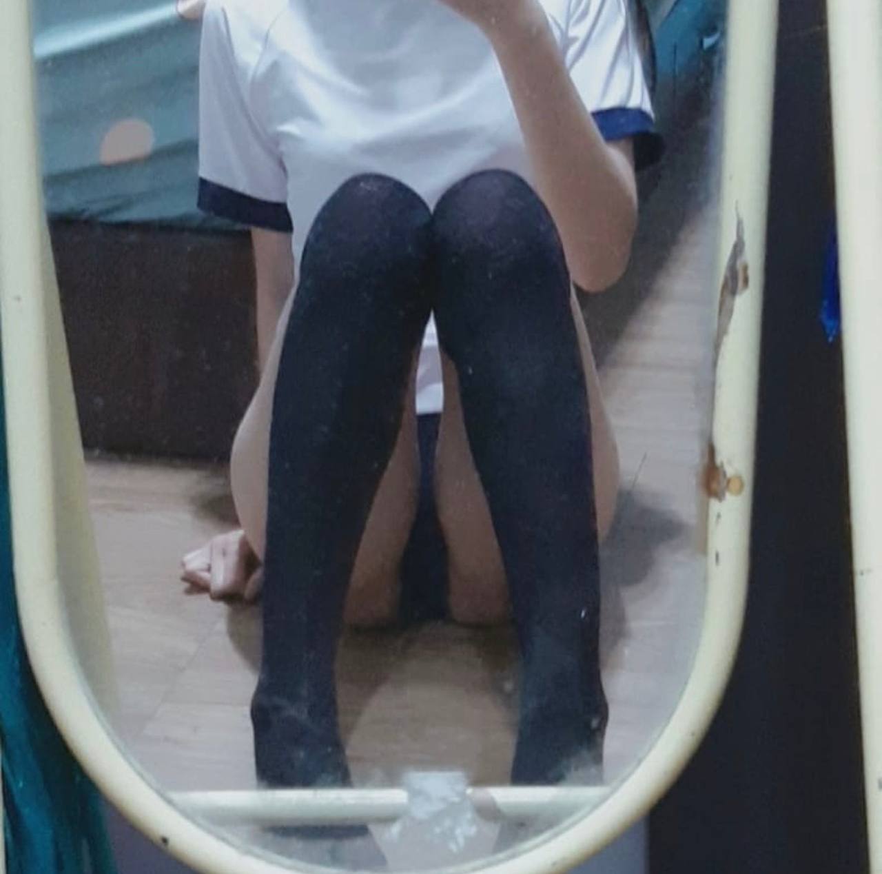 vú to khoe