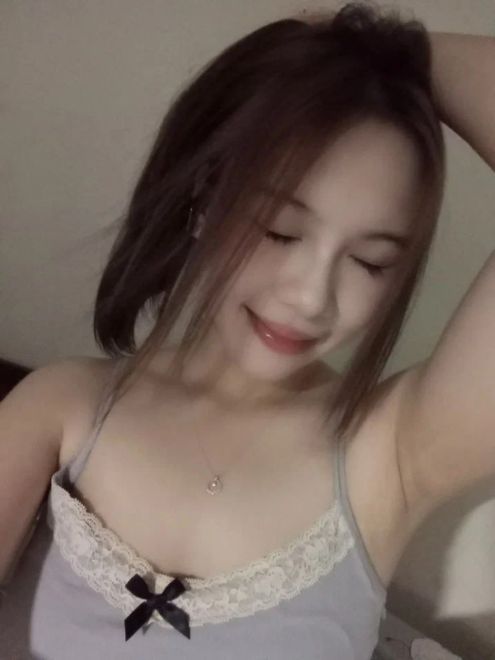 Cậu con trai được má kế ngủ cùng vì sợ ma và cái kết