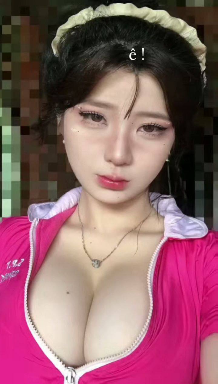 Một nhóm thanh niên từ khắp nơi trên thế giới đã tham gia vào một cuộc chiến trên giường. Cảnh tượng đó thật dâm ô và gây sốc, và họ hét lên vì sung sướng.